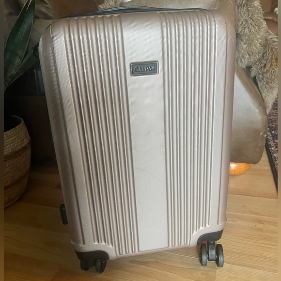 Calpak carry on size expandable luggage - Picture 3 of 14